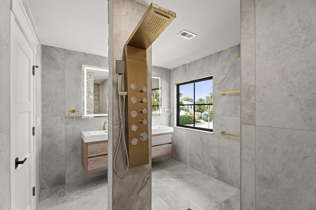 257 E Lakewood Road, West Palm Beach, FL 33405