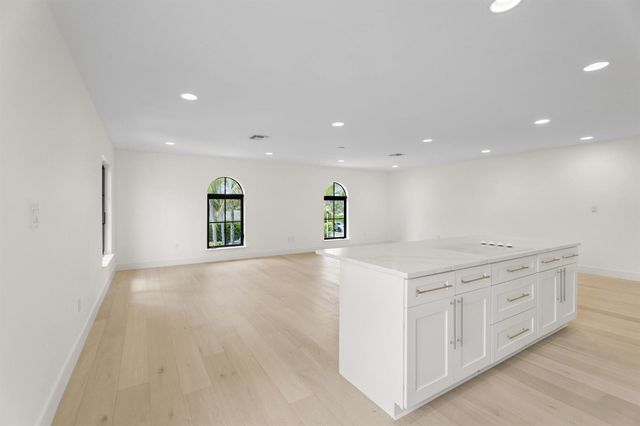 257 E Lakewood Road, West Palm Beach, FL 33405