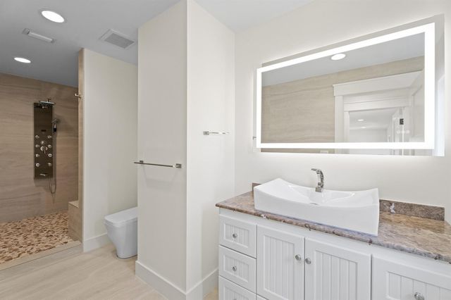 257 E Lakewood Road, West Palm Beach, FL 33405