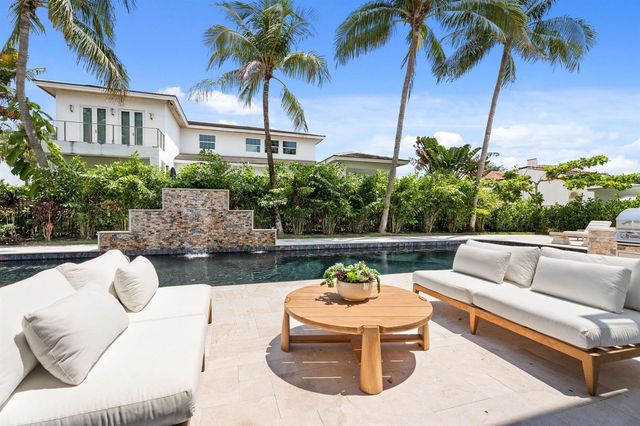 257 E Lakewood Road, West Palm Beach, FL 33405