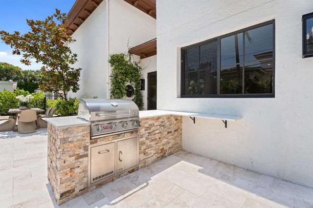 257 E Lakewood Road, West Palm Beach, FL 33405