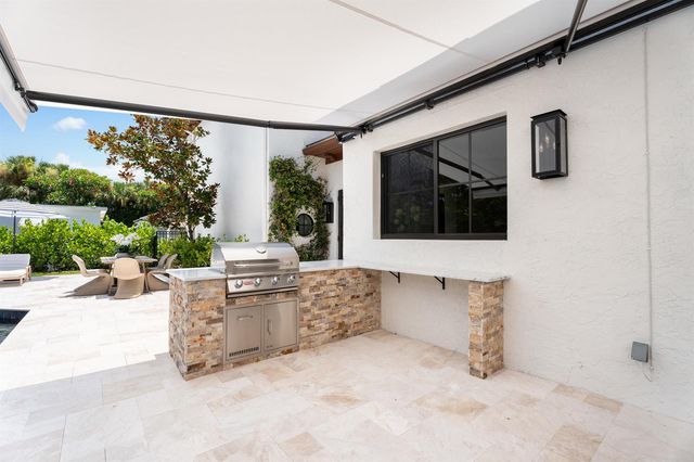 257 E Lakewood Road, West Palm Beach, FL 33405