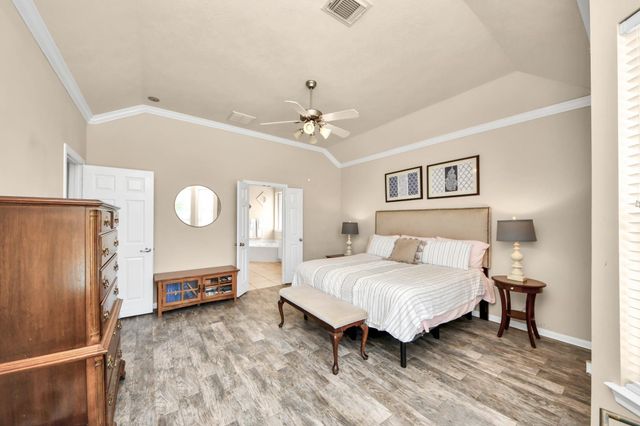 945 Autumn Brook Street, Seabrook, TX 77586