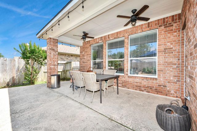 945 Autumn Brook Street, Seabrook, TX 77586
