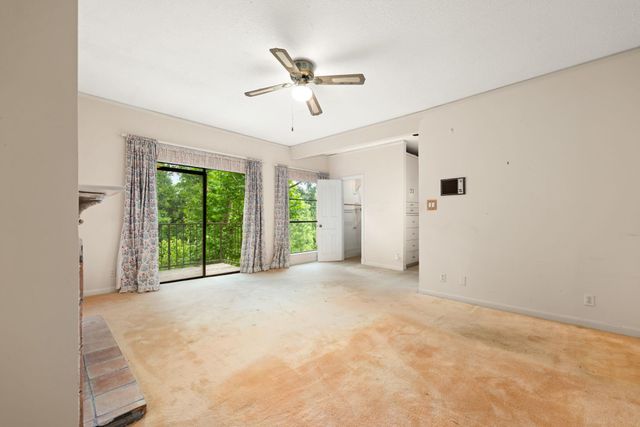 9 Farther Point, Houston, TX 77024