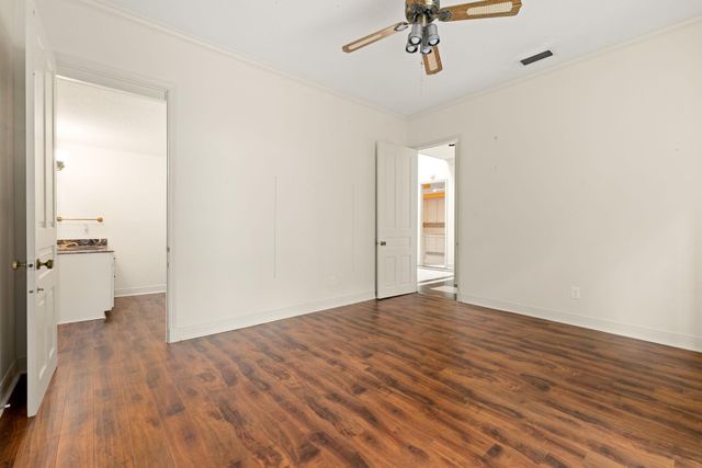 9 Farther Point, Houston, TX 77024