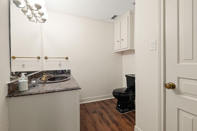 9 Farther Point, Houston, TX 77024