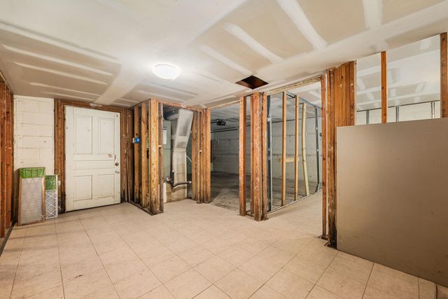 9 Farther Point, Houston, TX 77024