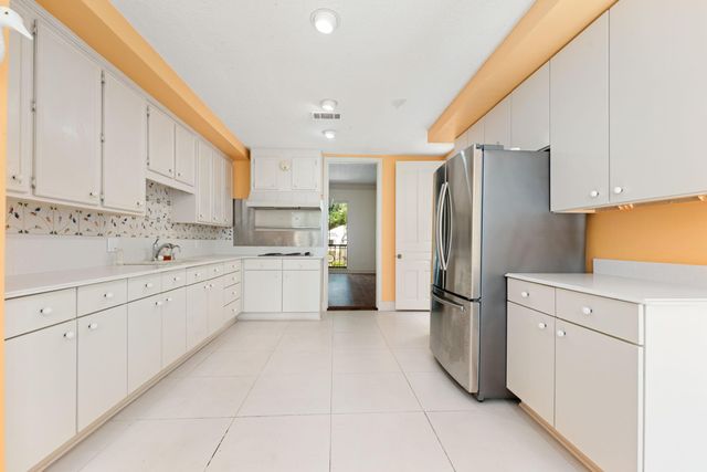 9 Farther Point, Houston, TX 77024