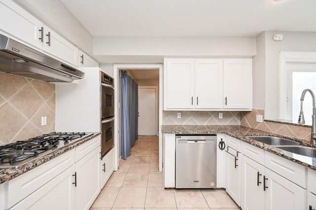 6555 Grovewood Lane, Houston, TX 77008