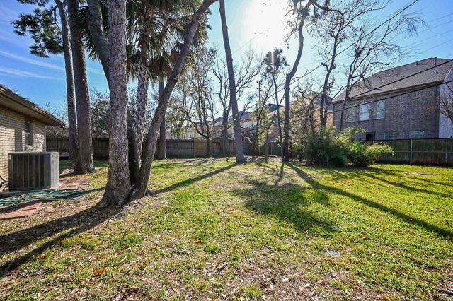 6555 Grovewood Lane, Houston, TX 77008