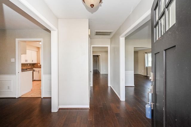 6555 Grovewood Lane, Houston, TX 77008