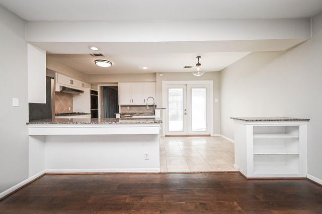 6555 Grovewood Lane, Houston, TX 77008