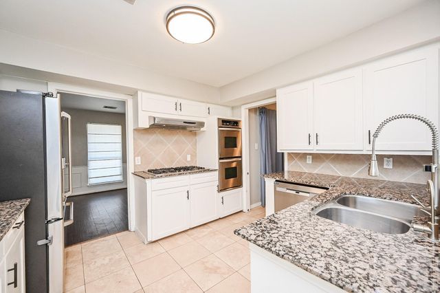 6555 Grovewood Lane, Houston, TX 77008