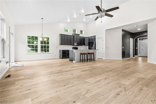 7606 Knollridge Avenue NE, Canton, OH 44721