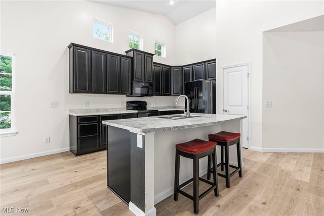 7606 Knollridge Avenue NE, Canton, OH 44721