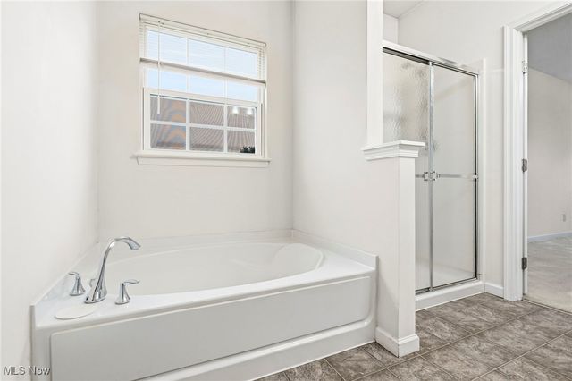 7606 Knollridge Avenue NE, Canton, OH 44721