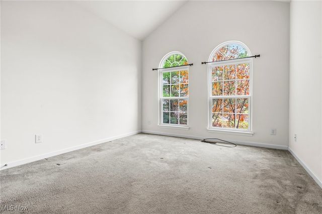 7606 Knollridge Avenue NE, Canton, OH 44721