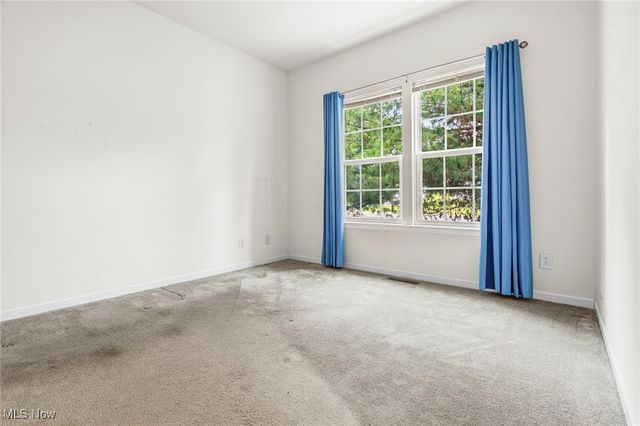 7606 Knollridge Avenue NE, Canton, OH 44721