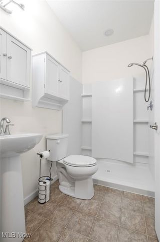 7606 Knollridge Avenue NE, Canton, OH 44721