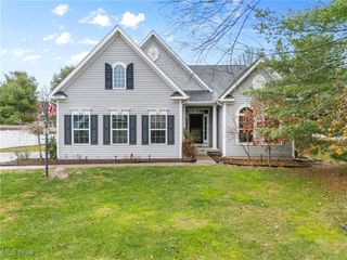 7606 Knollridge Avenue NE, Canton, OH 44721