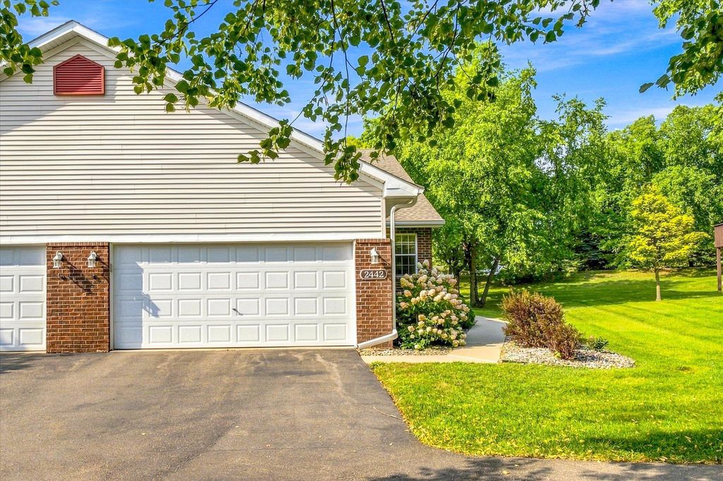 2442 Autumn Ridge Court, Chanhassen, MN 55317 — photo 2