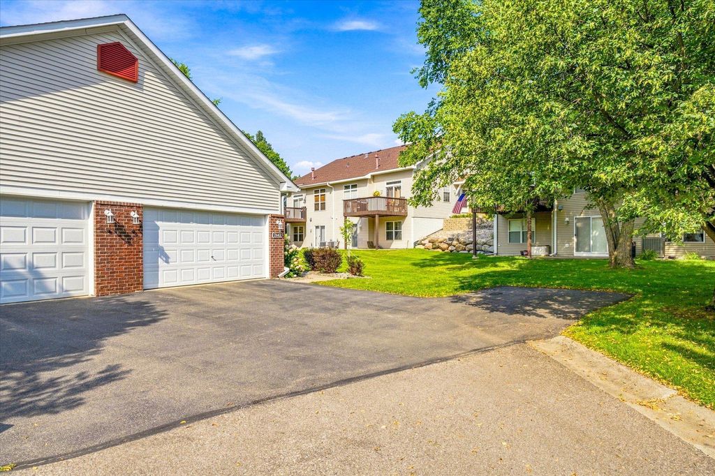 2442 Autumn Ridge Court, Chanhassen, MN 55317 — photo 3