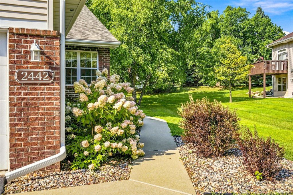 2442 Autumn Ridge Court, Chanhassen, MN 55317 — photo 4