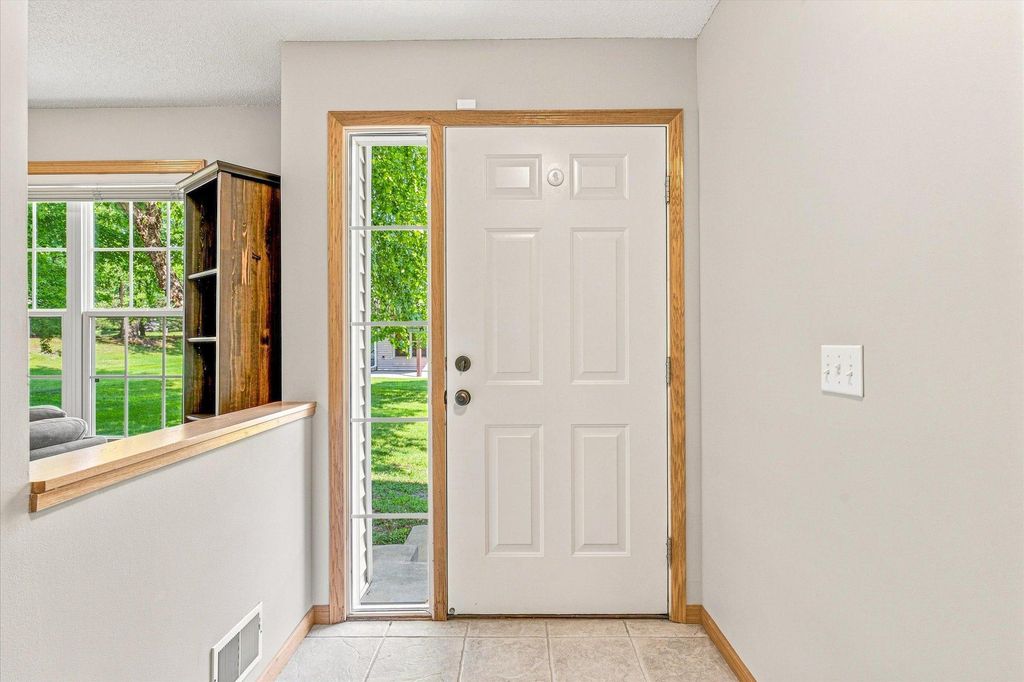2442 Autumn Ridge Court, Chanhassen, MN 55317 — photo 5