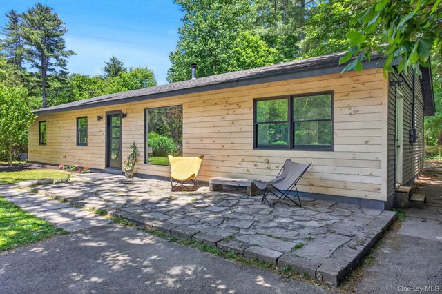 5 Lazy Brook Lane, Woodstock, NY 12498