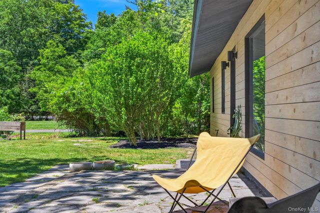 5 Lazy Brook Lane, Woodstock, NY 12498