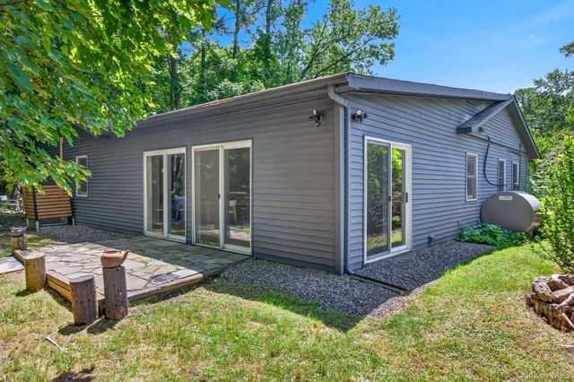 5 Lazy Brook Lane, Woodstock, NY 12498