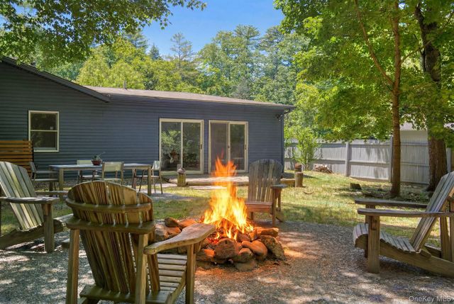 5 Lazy Brook Lane, Woodstock, NY 12498