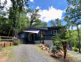 384 Bear Cub Drive, Spruce Pine, NC 28777