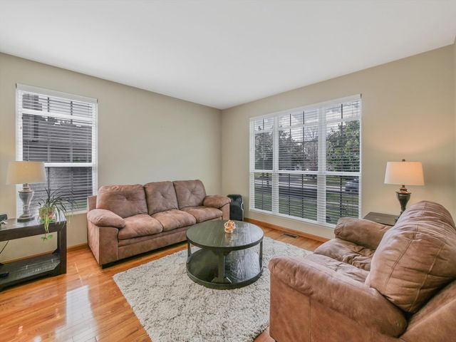 402 S Palmer Drive, Bolingbrook, IL 60490