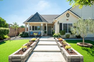 437 E Stanley Avenue, Reedley, CA 93654