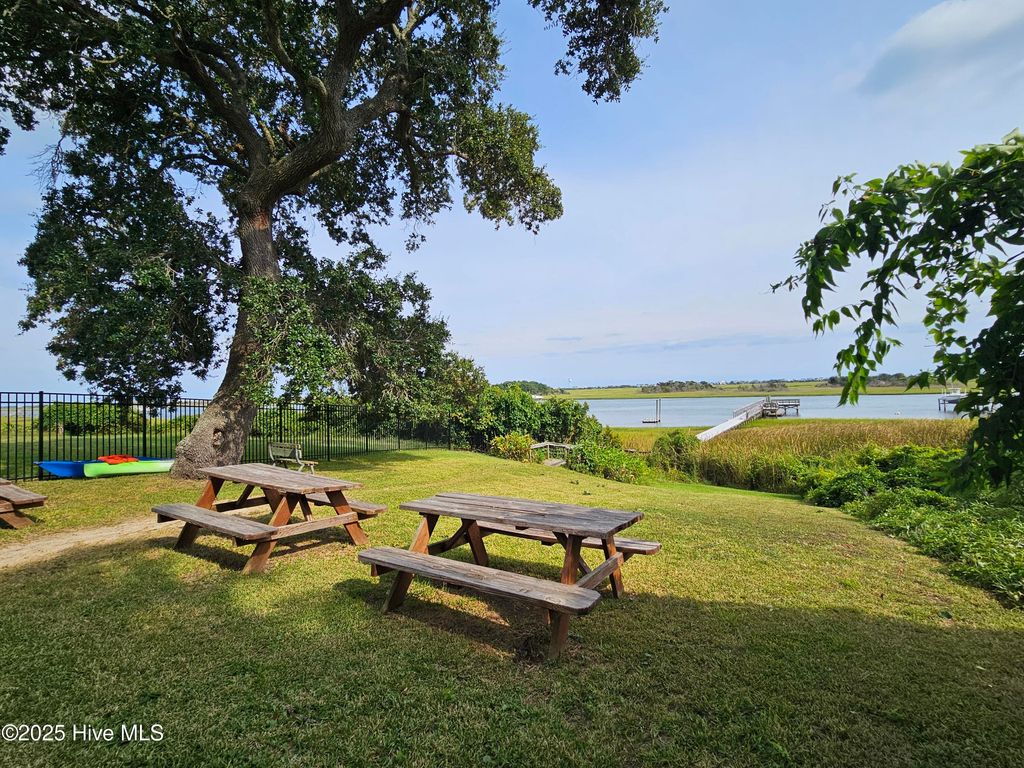 115 Dolphin Drive, Hampstead, NC 28443