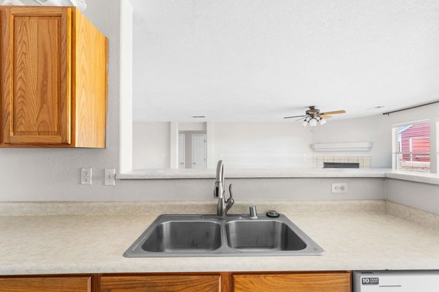 7106 Raleigh Hills Drive NE, Rio Rancho, NM 87144