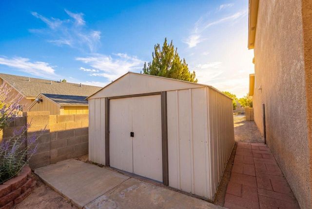 7106 Raleigh Hills Drive NE, Rio Rancho, NM 87144