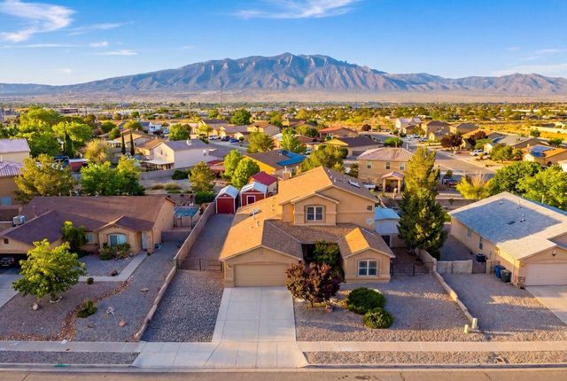 7106 Raleigh Hills Drive NE, Rio Rancho, NM 87144