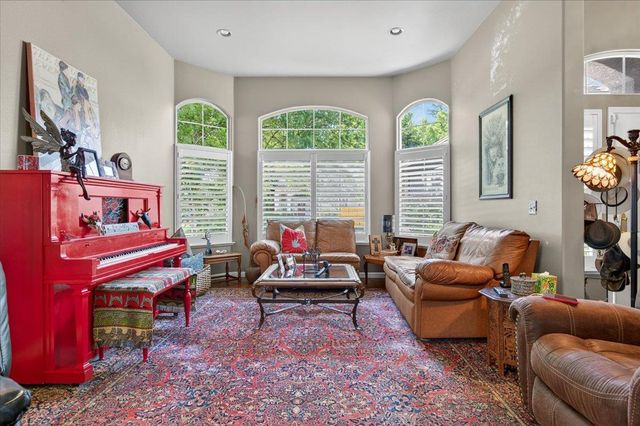 2007 Ashcroft Avenue, Clovis, CA 93611