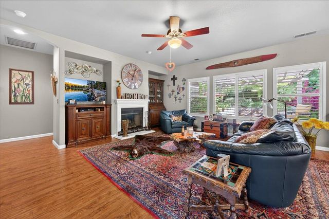 2007 Ashcroft Avenue, Clovis, CA 93611