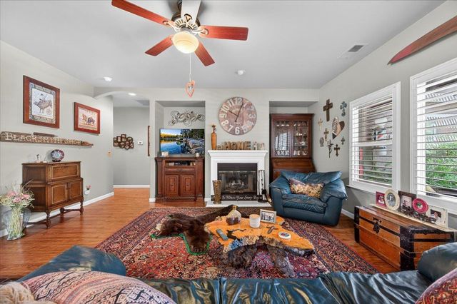 2007 Ashcroft Avenue, Clovis, CA 93611