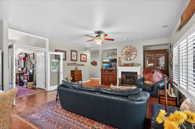 2007 Ashcroft Avenue, Clovis, CA 93611