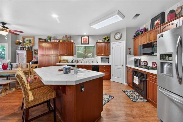 2007 Ashcroft Avenue, Clovis, CA 93611