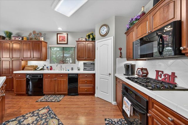 2007 Ashcroft Avenue, Clovis, CA 93611