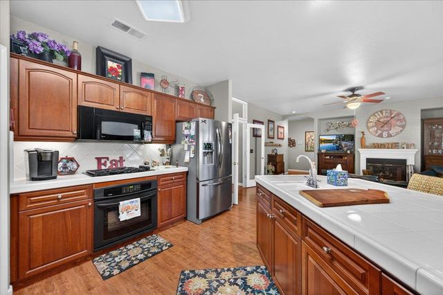 2007 Ashcroft Avenue, Clovis, CA 93611