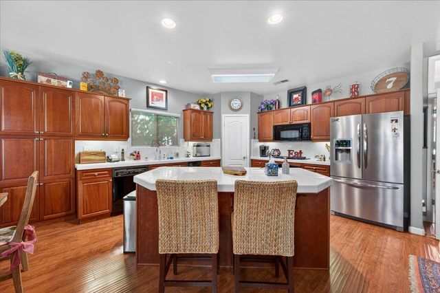 2007 Ashcroft Avenue, Clovis, CA 93611