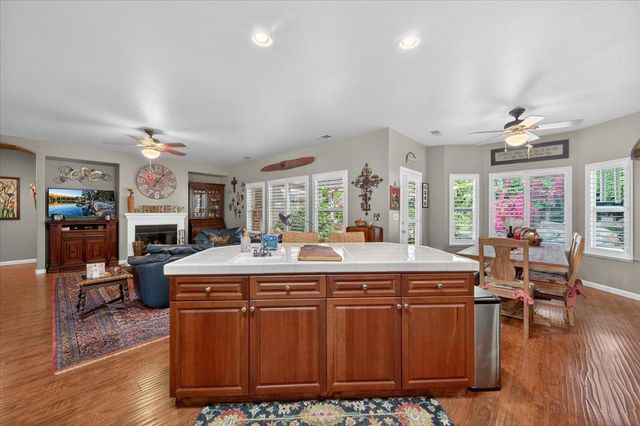 2007 Ashcroft Avenue, Clovis, CA 93611