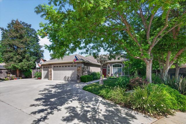 2007 Ashcroft Avenue, Clovis, CA 93611